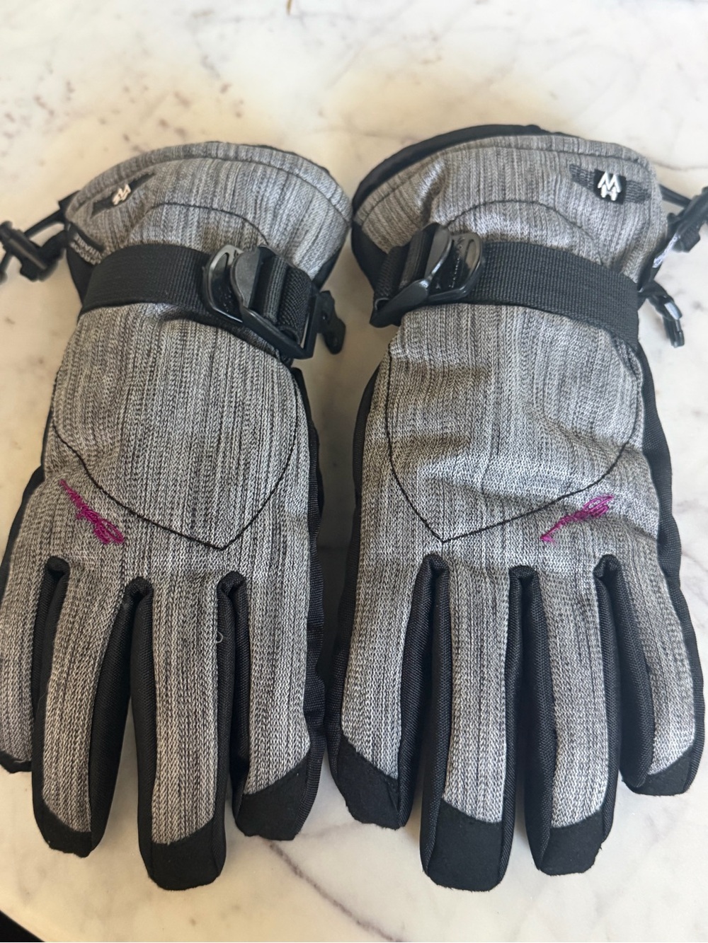 Seirus Heatwave Zenith Heather Gray Ski Gloves in Women’s Large